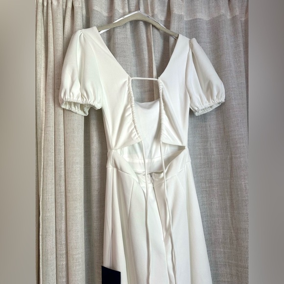 Lulus White Jumpsuit NWT - Picture 11 of 14